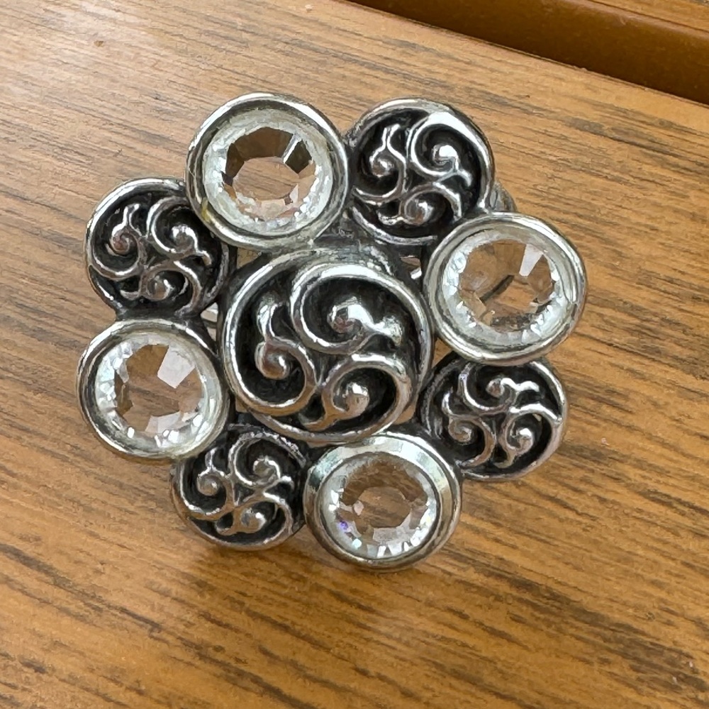 EUC Brighton flower ring